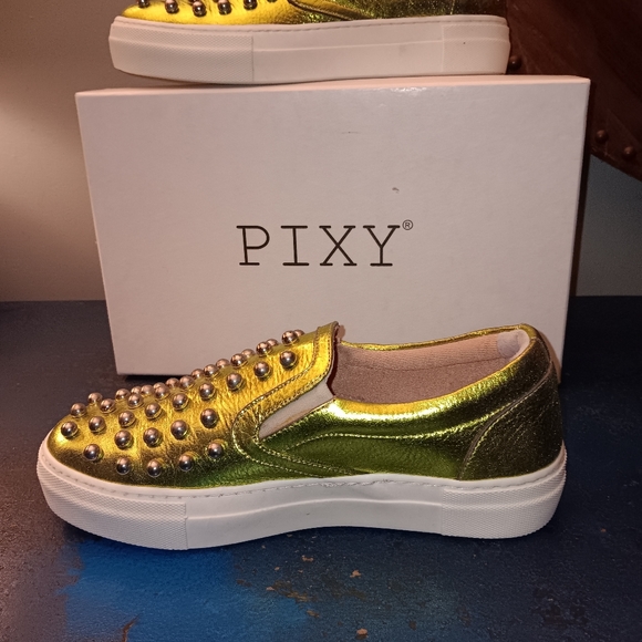 Pixy Sneakers - Picture 3 of 4